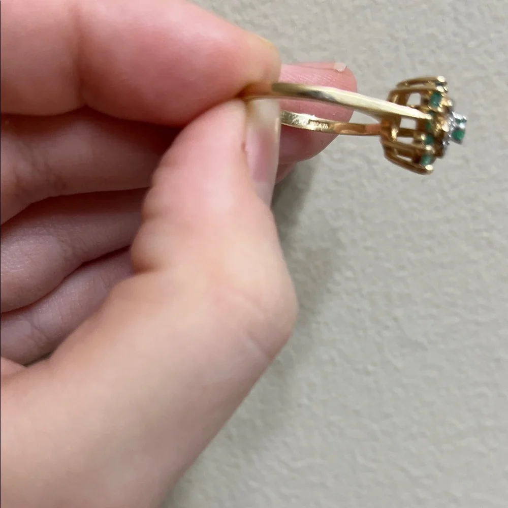 Vintage emerald and diamond 10k flower ring - Picture 9 of 12